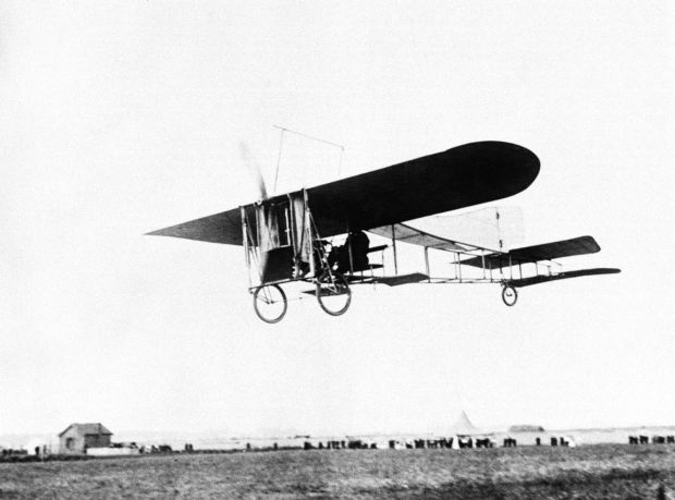 First flight across the English Channel